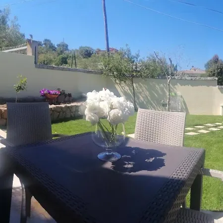 La Locandina Holiday home